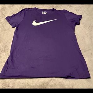 NIKE Athletic Cut Shirt